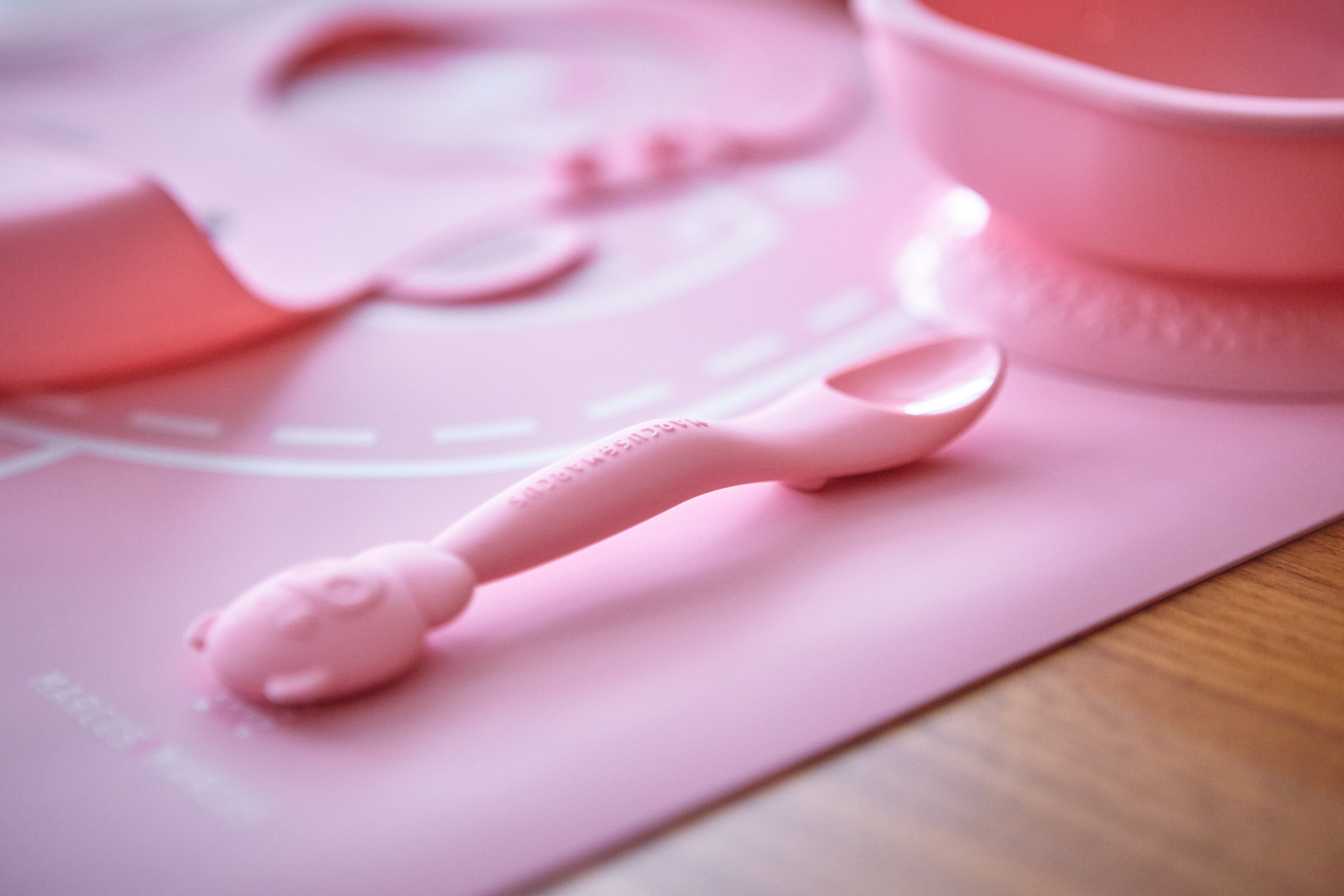 Colher em Silicone Porquinha Pokey Rosa - Marcus & Marcus