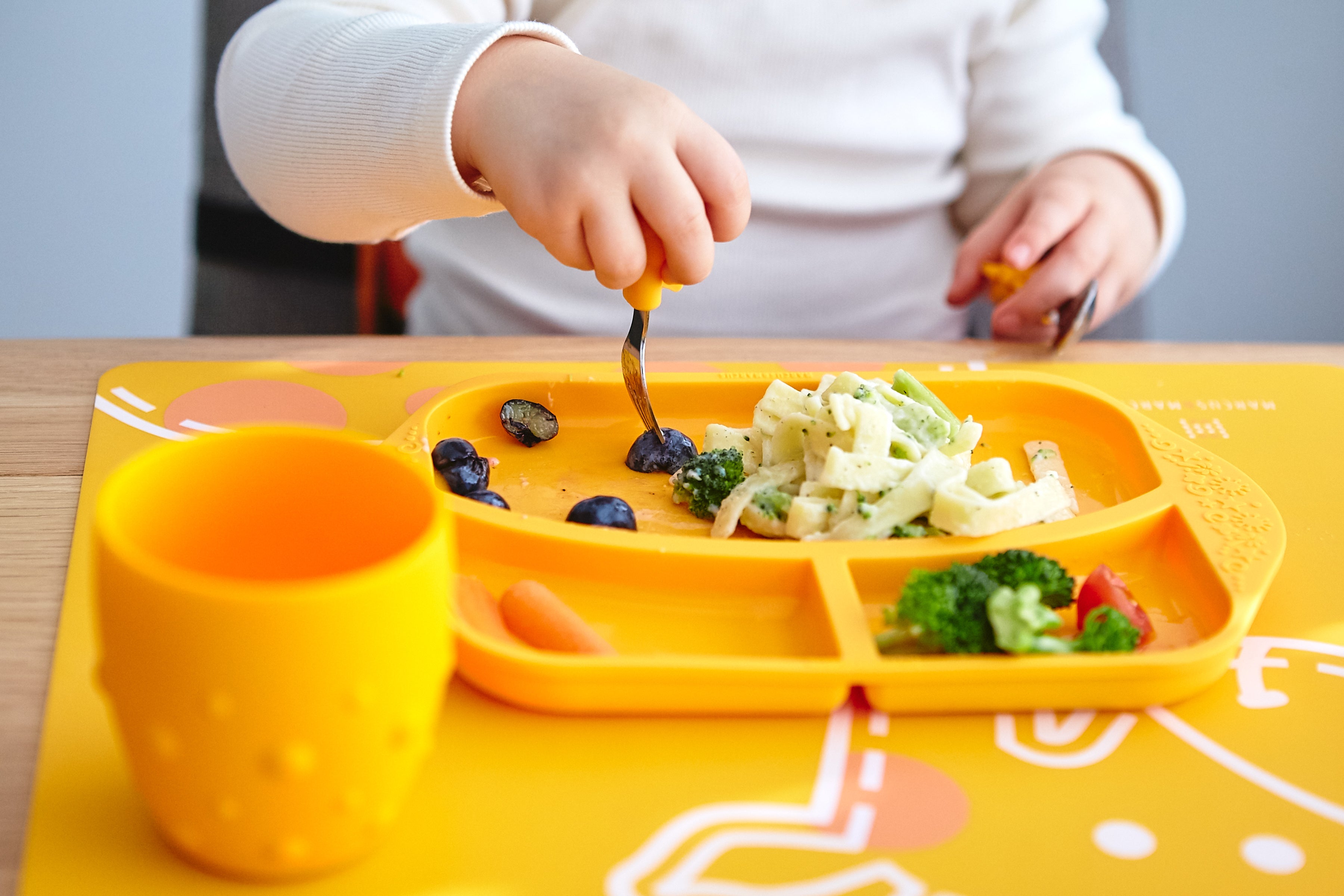 Prato com Divisórias em Silicone Girafa Lola Amarelo - Marcus & Marcus